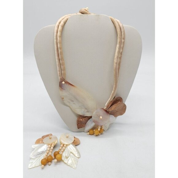 Handcrafted Natural Shell Necklace ClipOn Earrings Set Leaf Design Neutral Tones - Picture 1 of 9